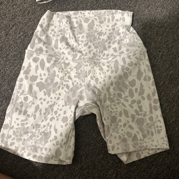 lululemon set both size 2, never worn - Picture 4 of 5
